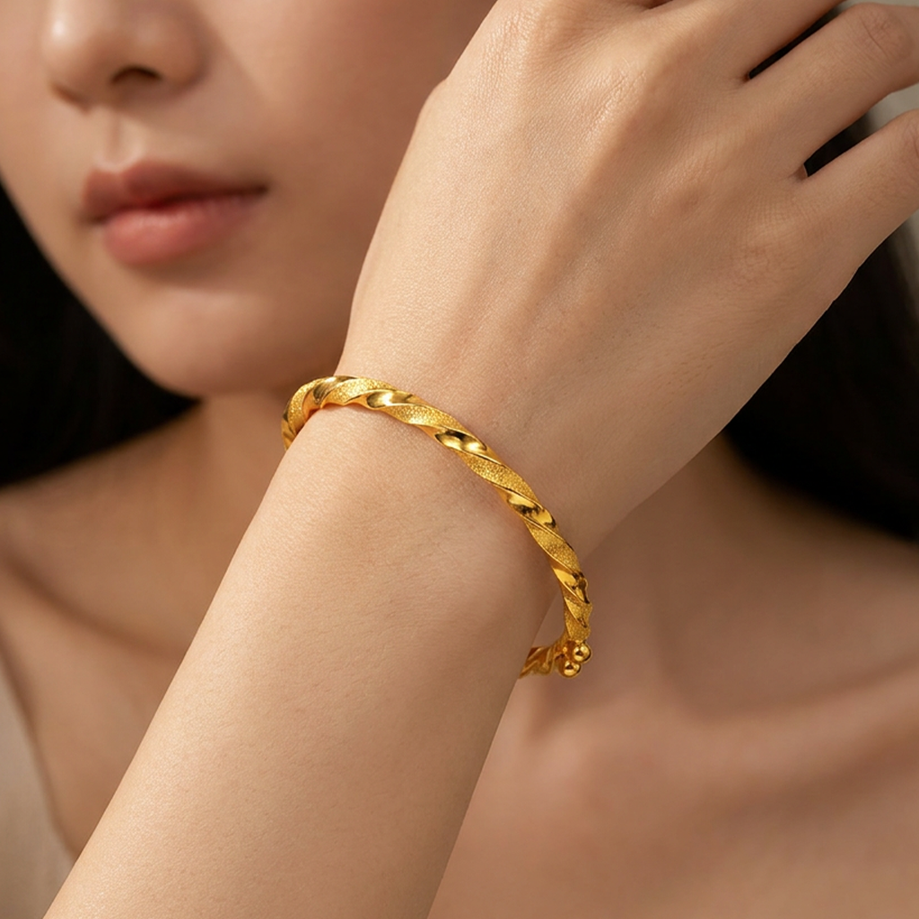 TAKA Jewellery Shimmering Twist 916 Gold Bracelet